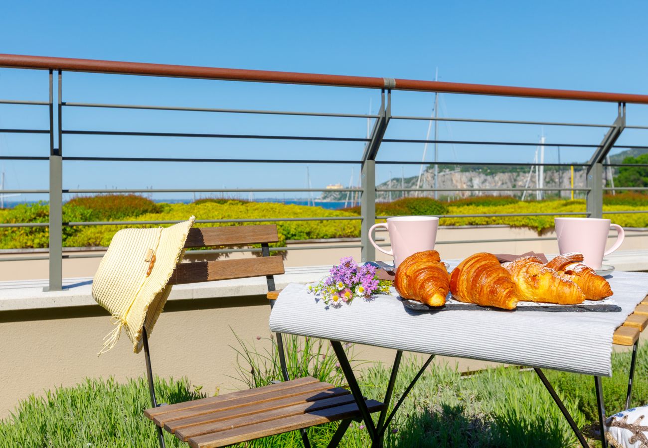 Апартаменты на Duino-Aurisina - Giardino vista castello - Portopiccolo Apartments